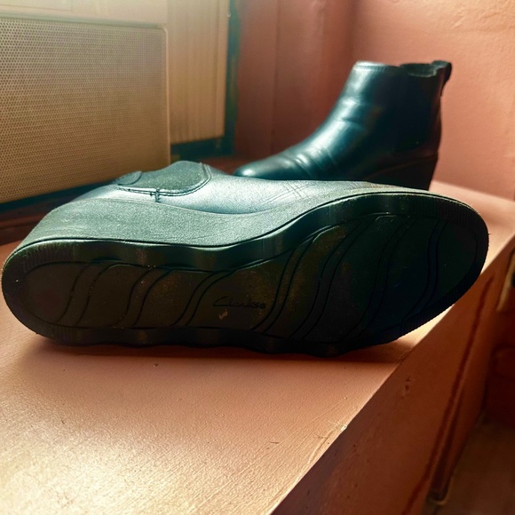 Clarks wedge pull on ankle boots-Size 10 - Picture 4 of 5